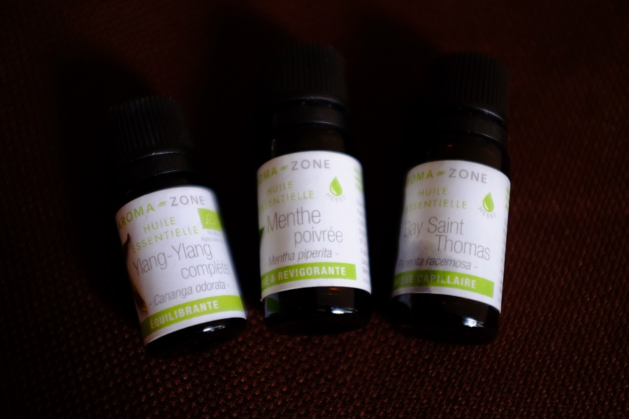 Les 3 huiles essentielles que j'utilise le plus : Ylang-ylang (pour la brillance), Menthe poivrée et Bay Saint Thomas (pour la pousse)